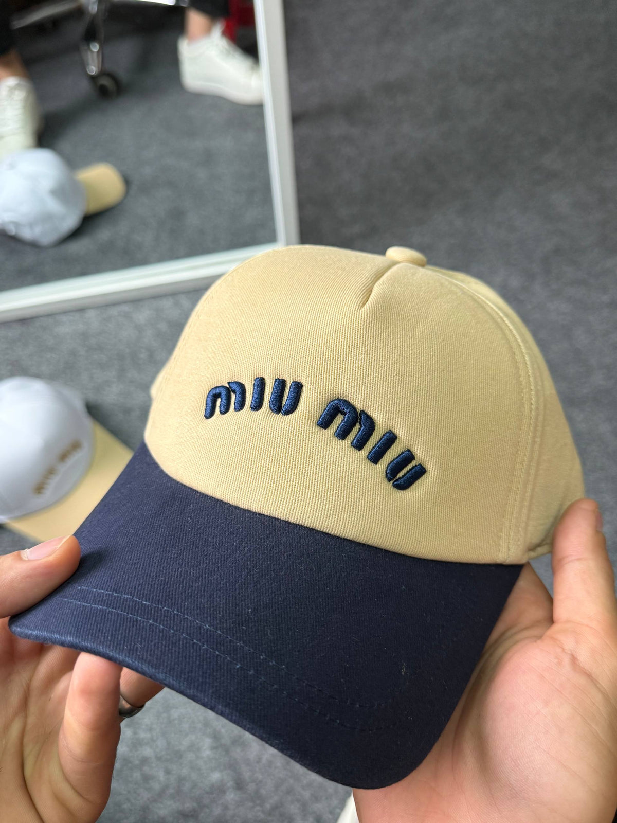 miu miu V2
