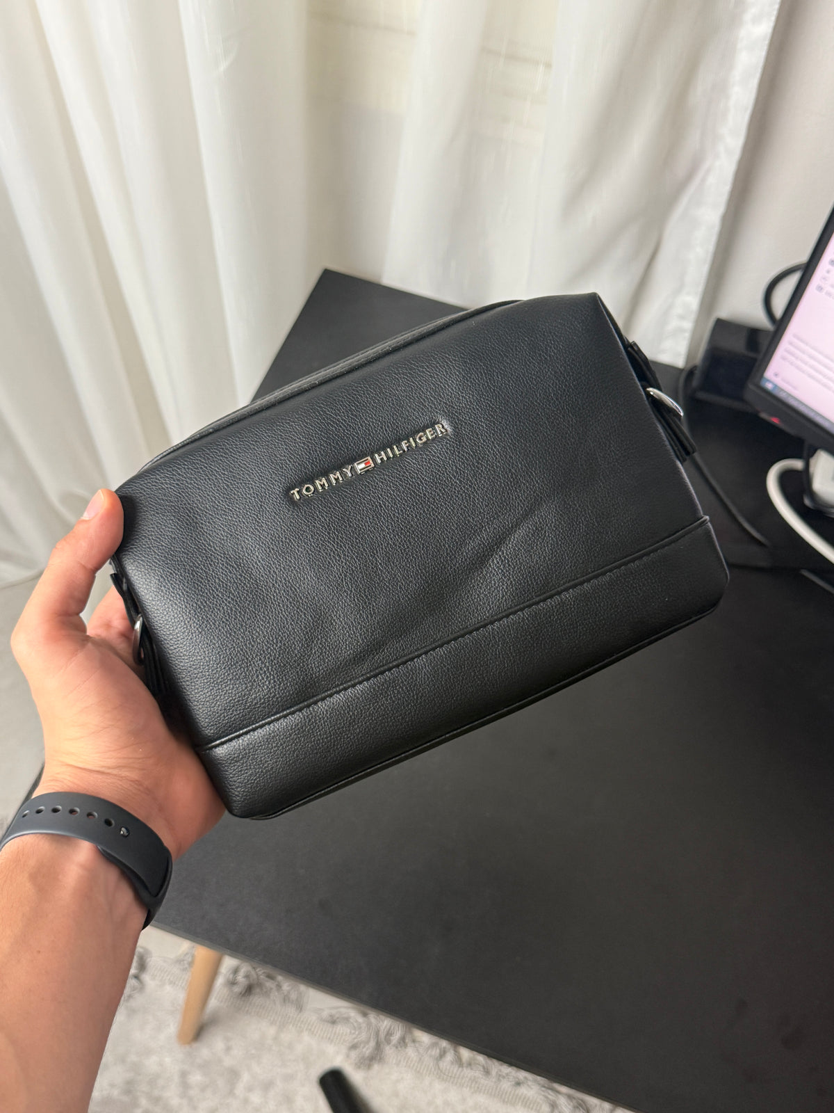 Tommy Hand-CrossBag