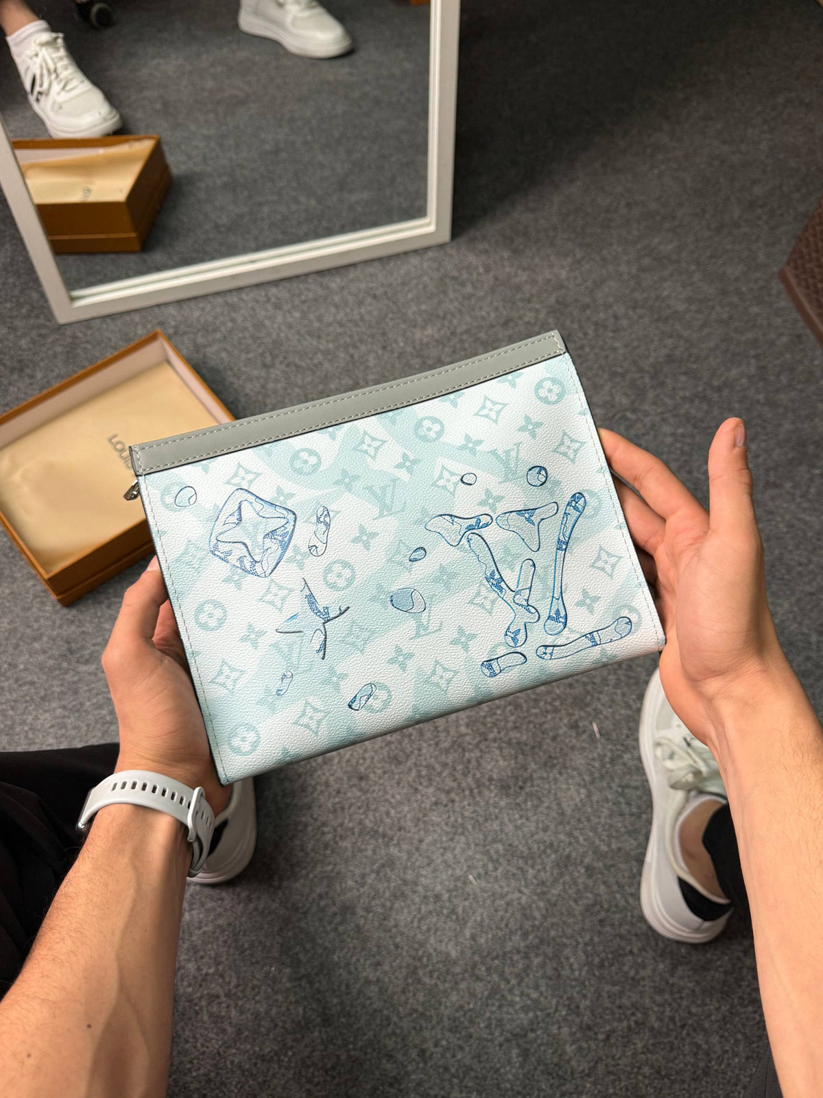 Lv Clutch V1