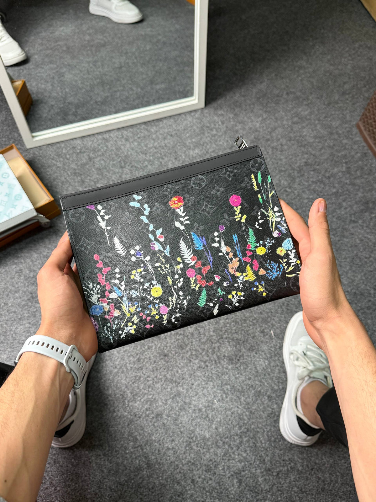 LV Clutch V4